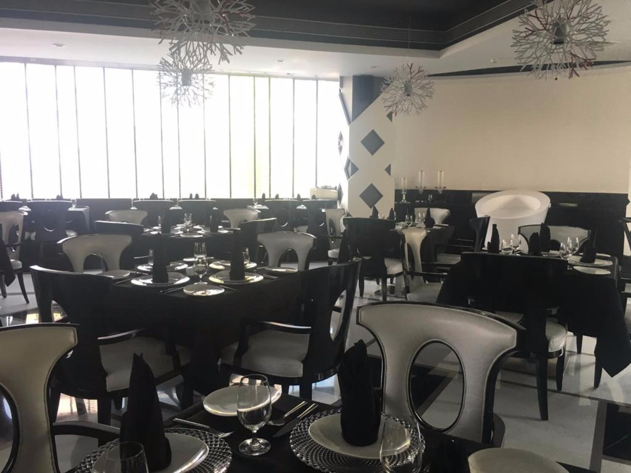 The Empresa Hotel Mumbai Bagian luar foto