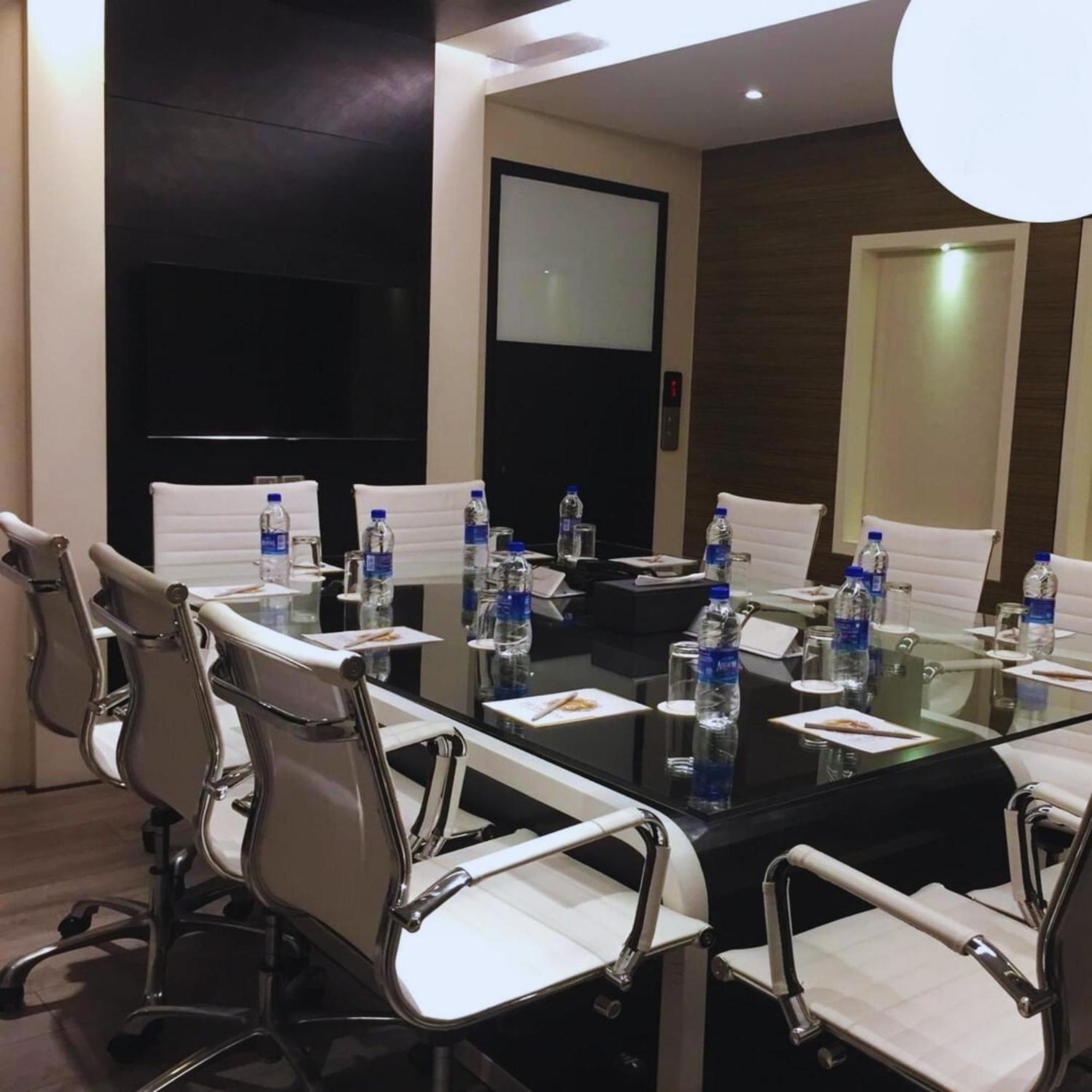 The Empresa Hotel Mumbai Bagian luar foto
