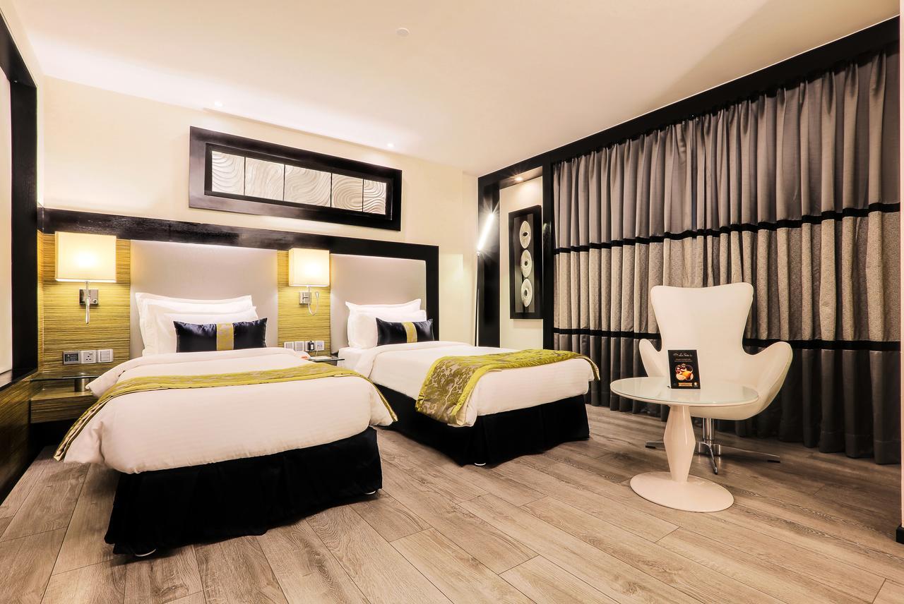 The Empresa Hotel Mumbai Bagian luar foto